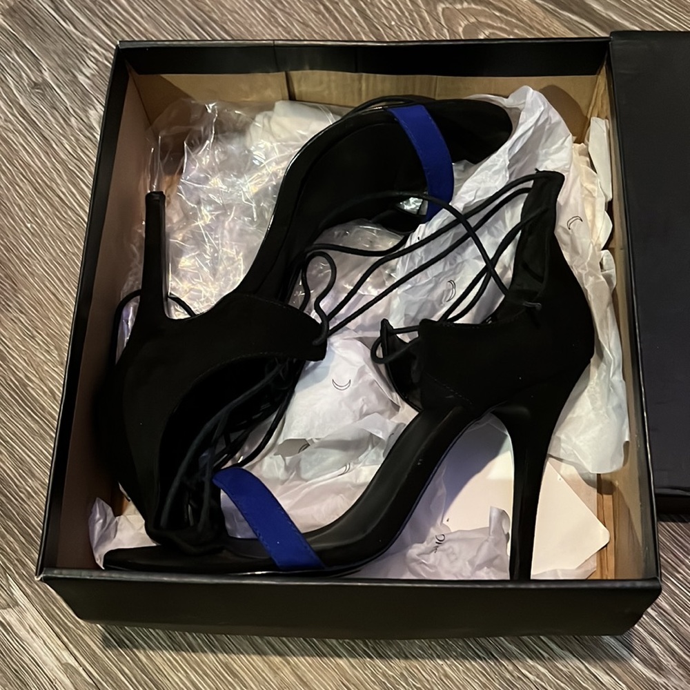 Shoes - Picture 7 of 8